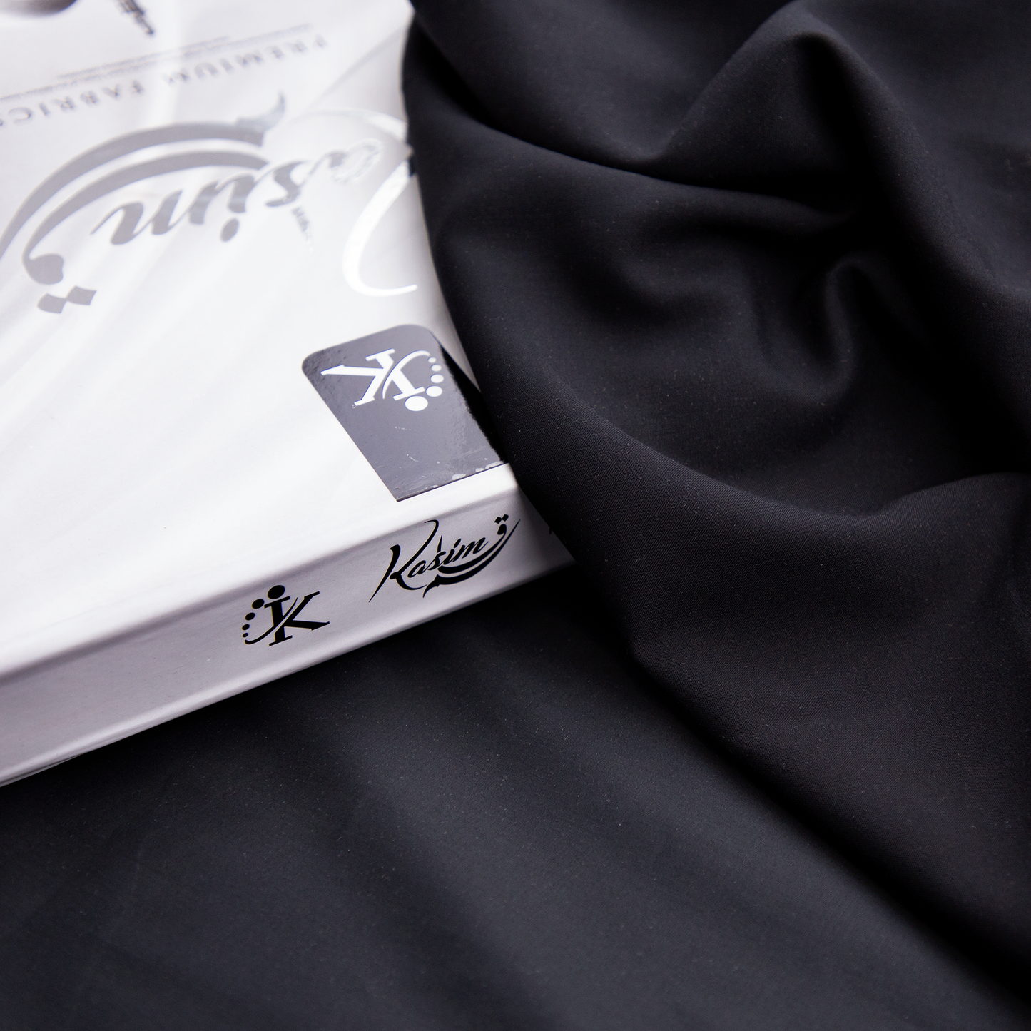 Kit Kat Black