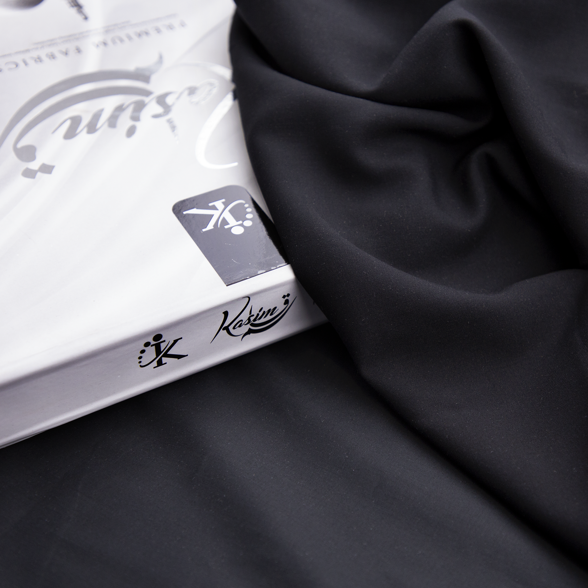 Kit Kat Black